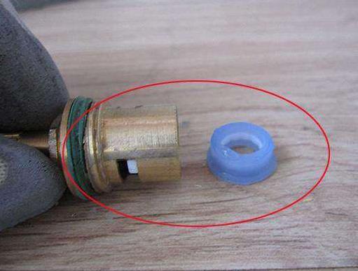 水龍頭滴水怎么處理？看步驟圖跟著老師傅一步步操作一下吧！