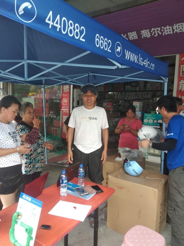 龍勝管海安運營中心助力“一盔一帶”，贈千頂安全盔以踐行社會責任