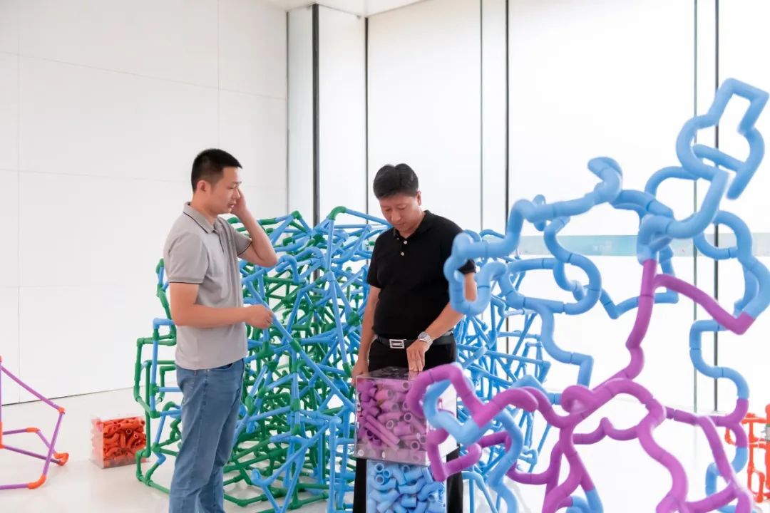 來雙奧館看龍勝管在“Colourful Cube”的藝術美學吧! 來雙奧館看龍勝管在“Colourful Cube”的藝術美學吧!